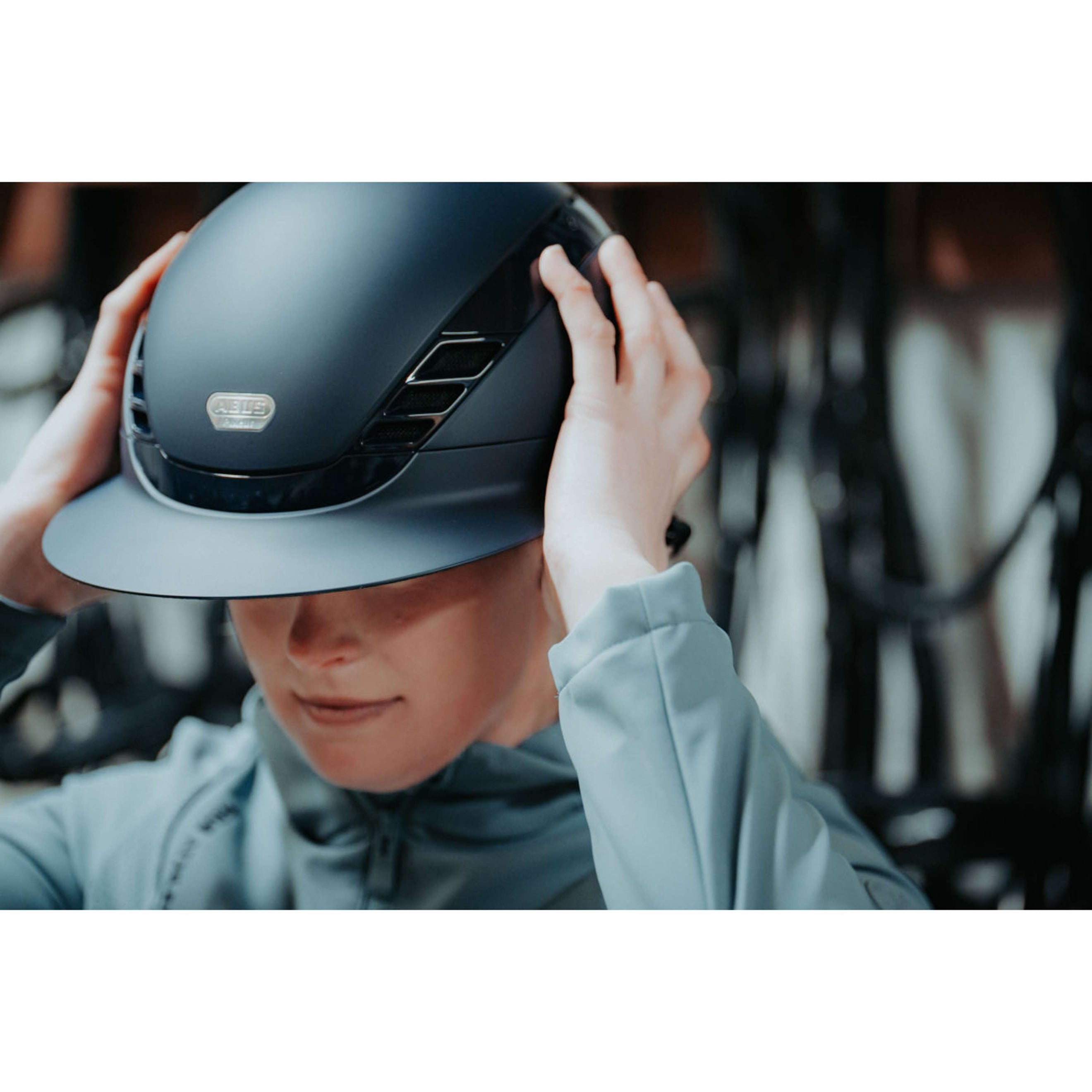 Pikeur Bombe AirLuxe Pure Visière longue Midnight Blue Pikeur Bombe AirLuxe Pure Visière longue Midnight Blue