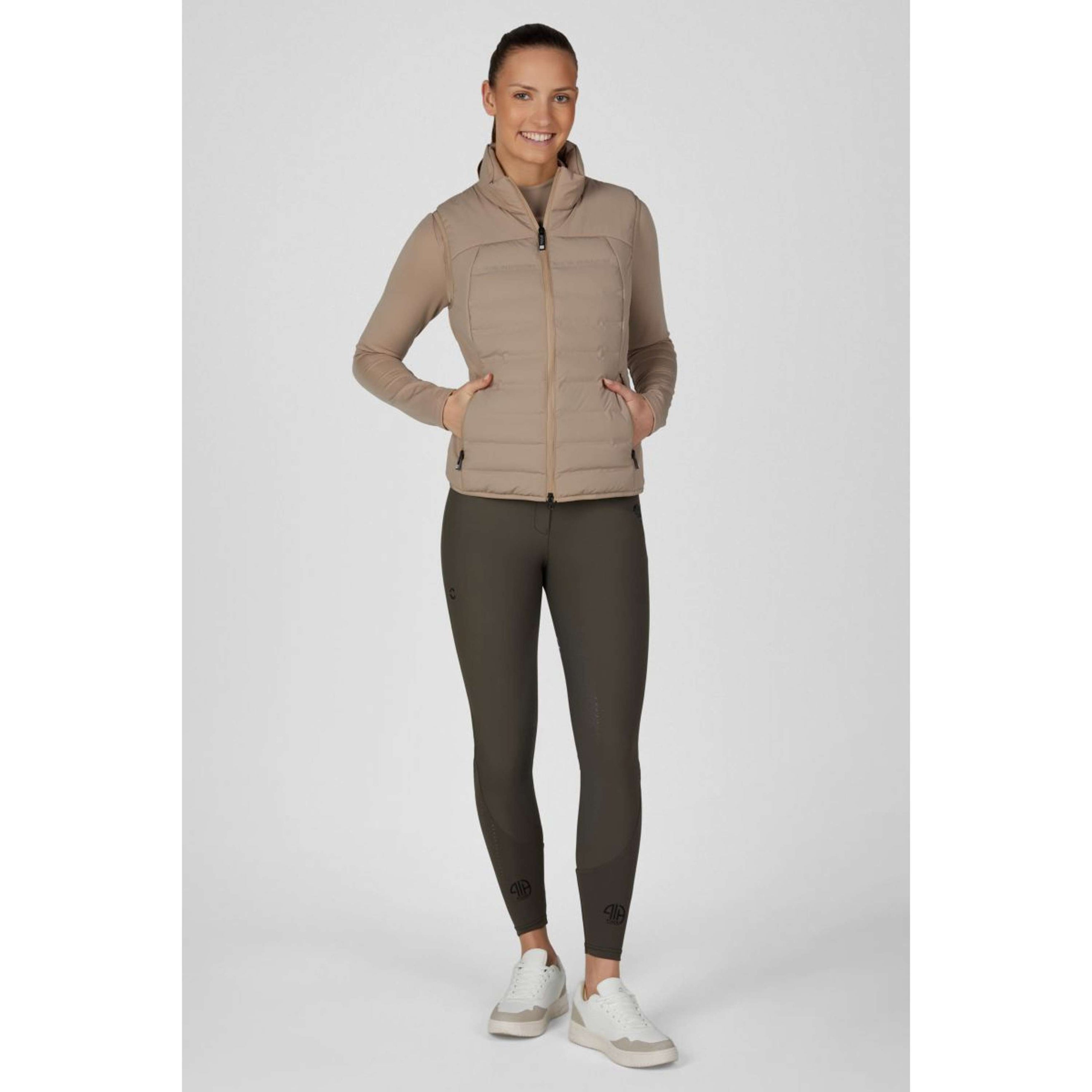 Pikeur Bodychauffant Quilted FlexVest Athleisure AW26 Mocha Cream Pikeur Bodychauffant Quilted FlexVest Athleisure AW26 Mocha Cream