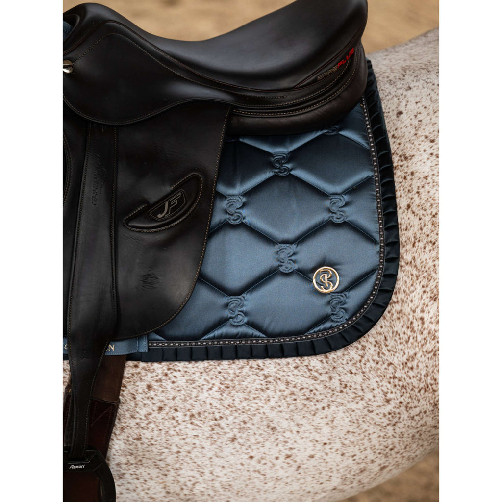 PS of Sweden Tapis de Selle Ruffle Pearl de Saut Shadow Blue