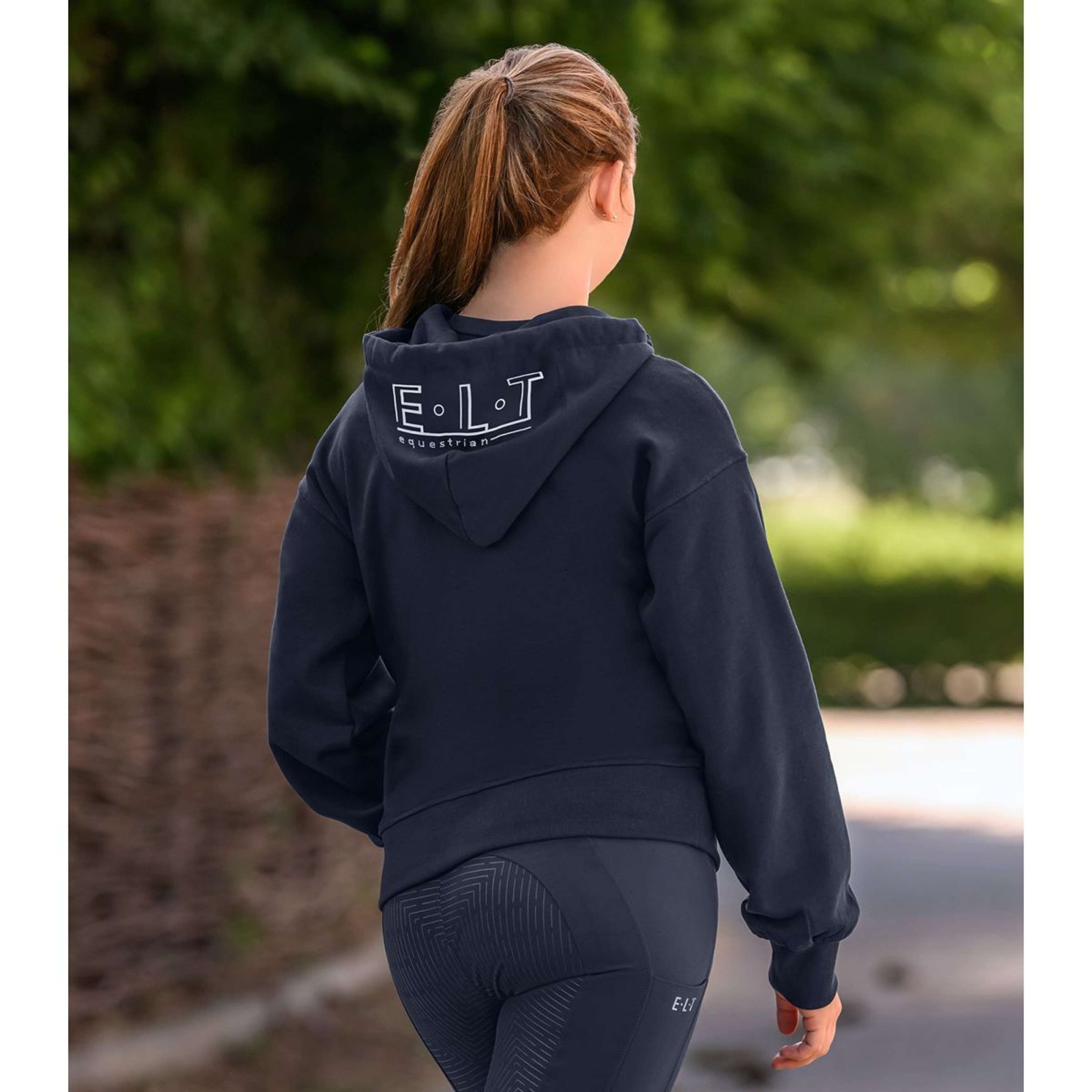 ELT Pull col Hoodie Straßburg Bleu profond ELT Pull col Hoodie Straßburg Bleu profond